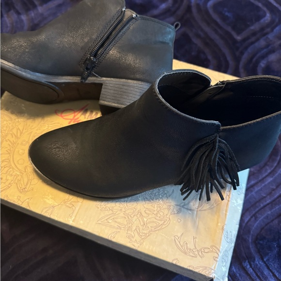 Barely worn black booties - Picture 5 of 6